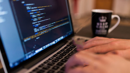 1024程序員節(jié) | 安徽新華電腦專修學院 軟件與網(wǎng)絡技術的創(chuàng)新開發(fā)之路